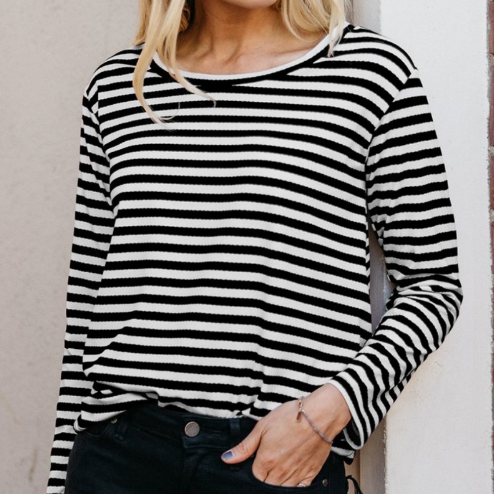 Black & White Strpied Longsleeve Swing Hem Top